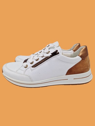 Ara Osaka 2 valkoinen lenkkari leve&auml; H-lesti koko 4&frac12;